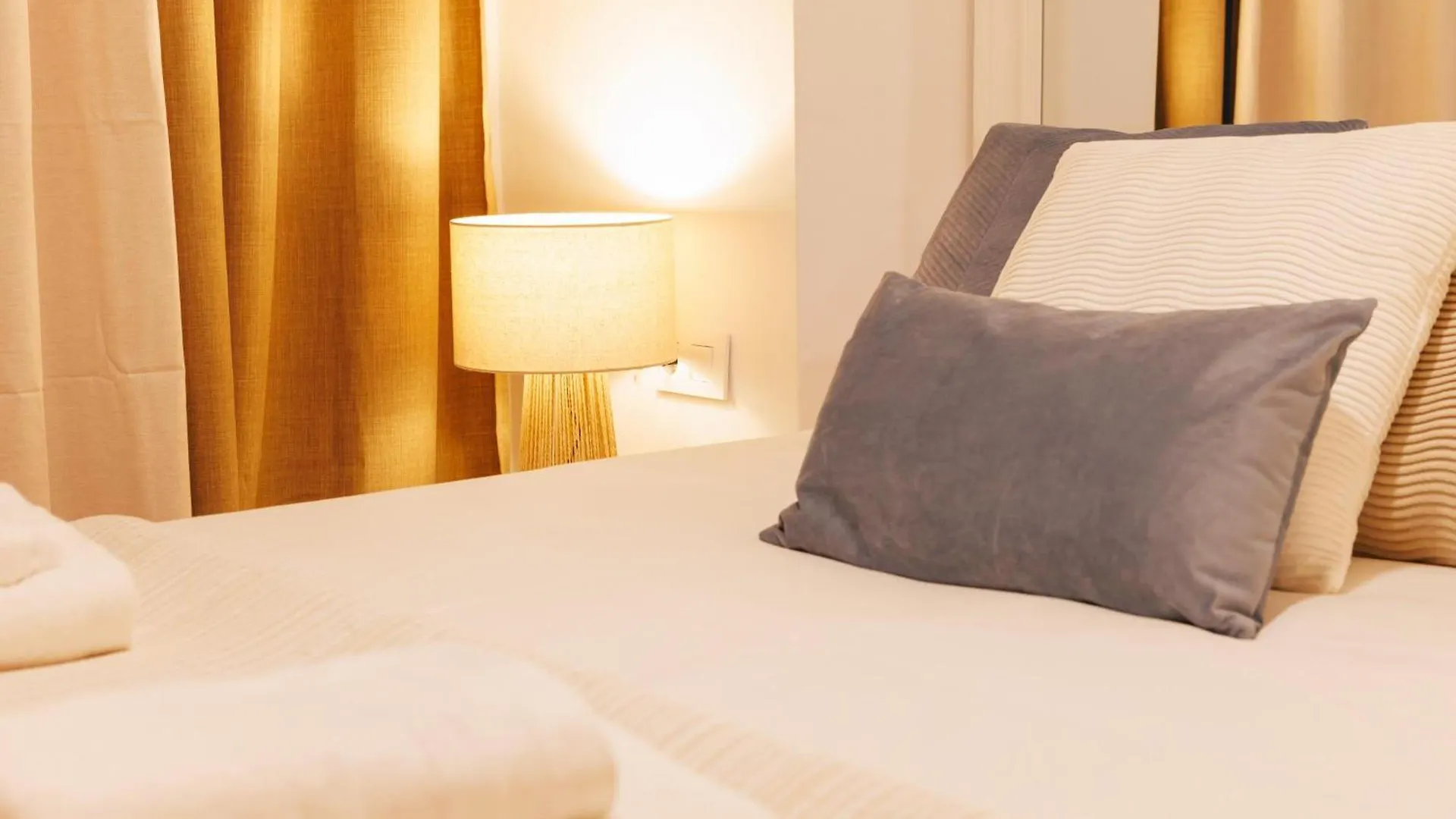 Bravissimo Auriga, Old Town Retreat Apartment Girona 0*,  Spain