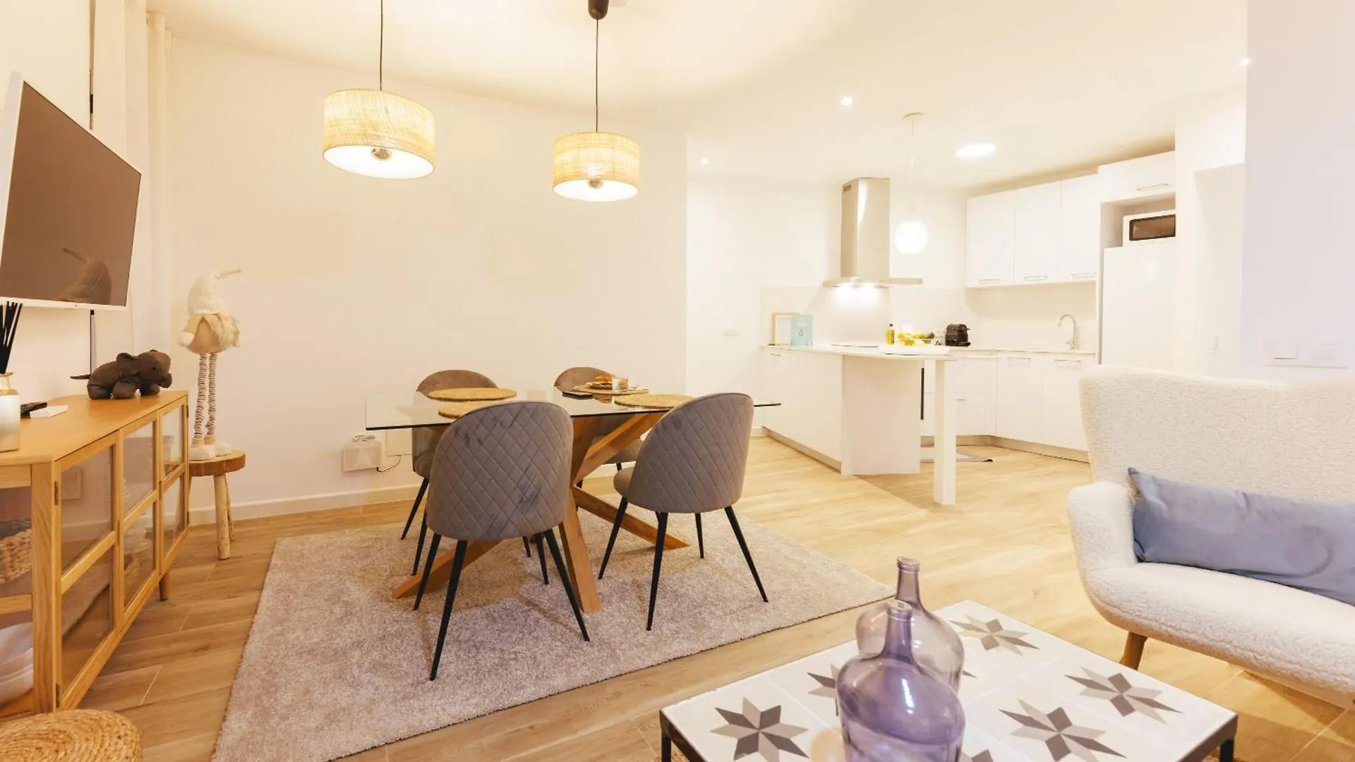 Bravissimo Auriga, Old Town Retreat Apartment Girona 0*,
